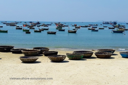 Normal and Strange Mui Ne Tour