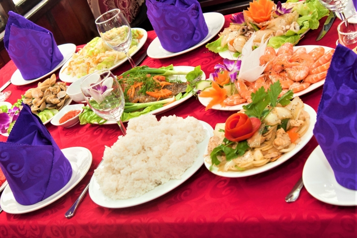 lunch_at_ha_long_bay_shore_excursions_tour